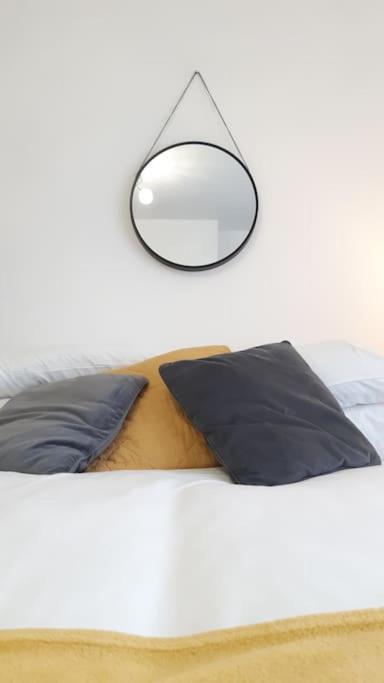Free Parking Spacious Home Кардиф Екстериор снимка