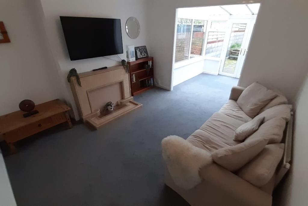 Free Parking Spacious Home Кардиф Екстериор снимка