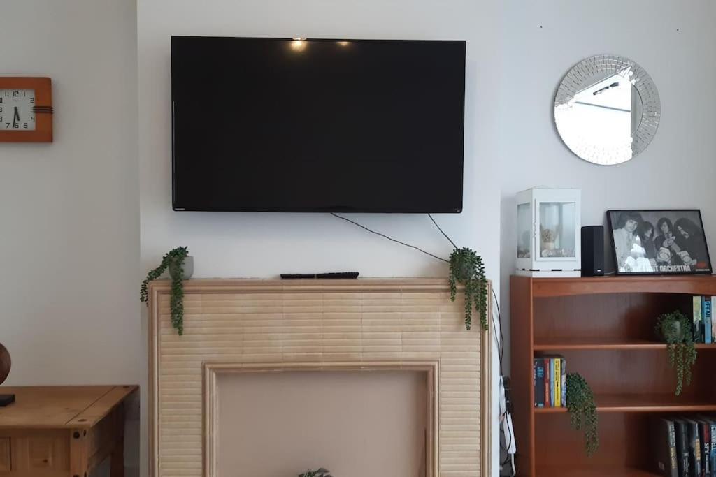 Free Parking Spacious Home Кардиф Екстериор снимка