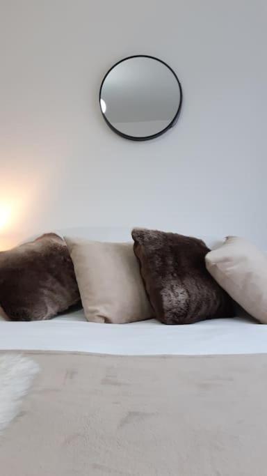 Free Parking Spacious Home Кардиф Екстериор снимка
