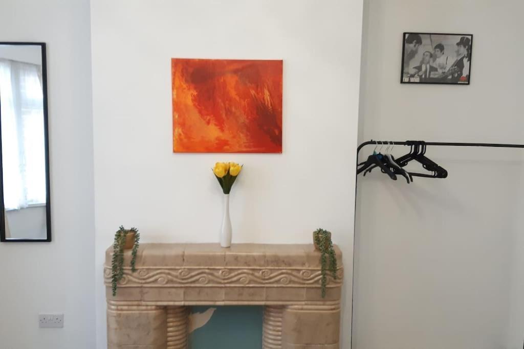 Free Parking Spacious Home Кардиф Екстериор снимка